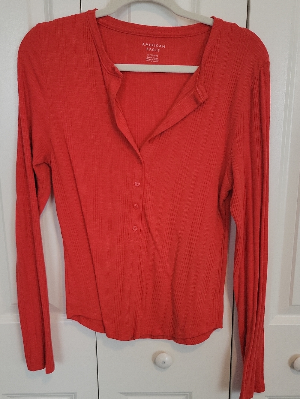 American Eagle Outfitters Long-Sleeve Henley in Coral Red